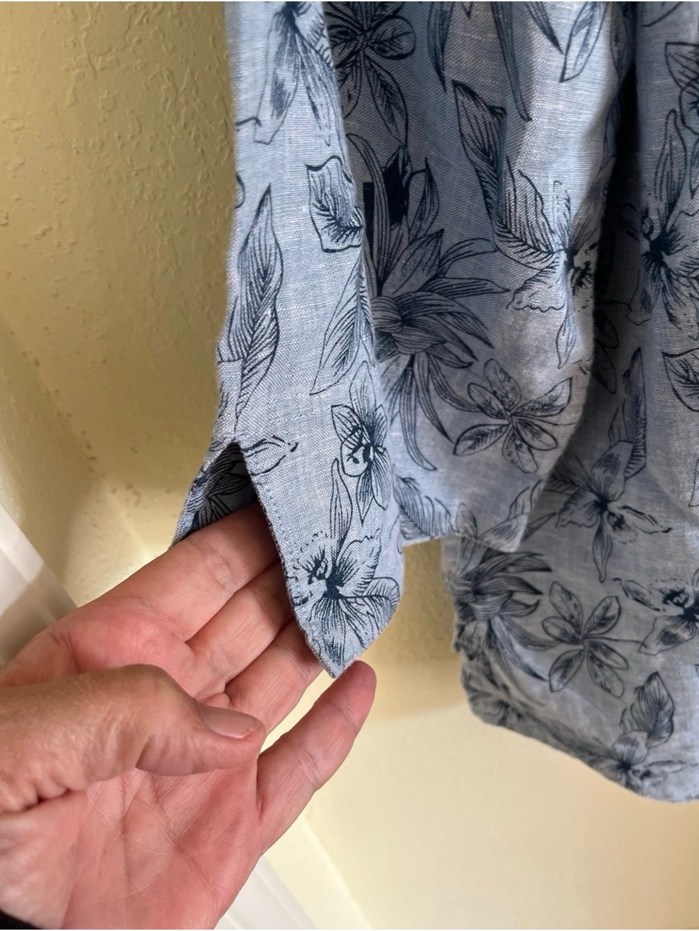 J.Jill Love Linen V-Neck 2tone blue: denim & navy Large 100% linen v neck - Picture 5 of 6